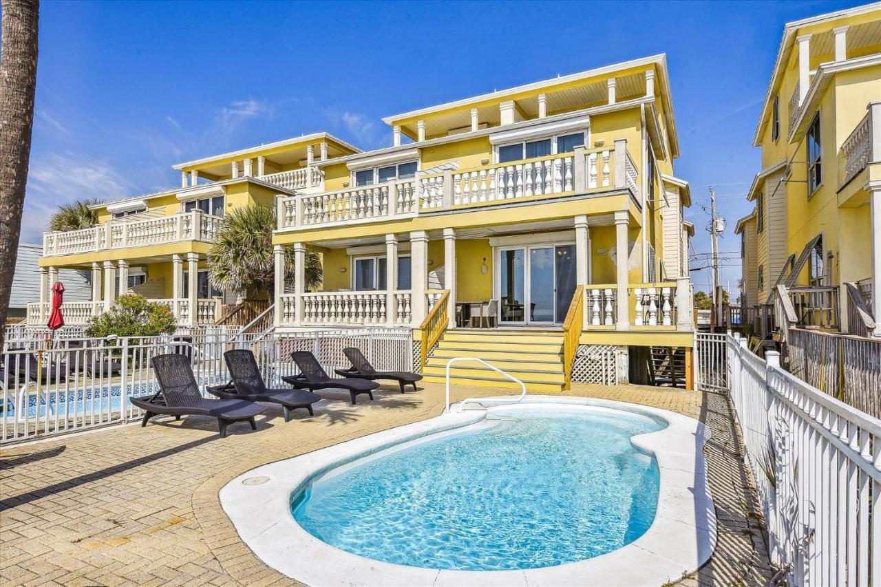 Holiday home Just Beachy - 5 Bedroom 5 Bathroom Front Home! Sleeps 20