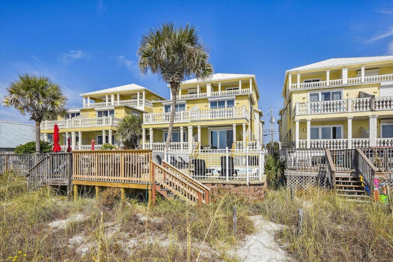 Just Beachy - 5 Bedroom 5 Bathroom Front Home! Sleeps 20 *