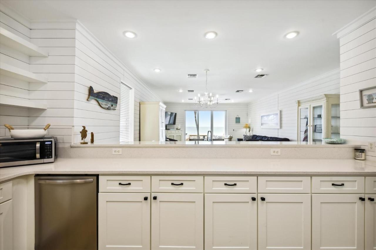 Just Beachy - 5 Bedroom 5 Bathroom Front Home! Sleeps 20