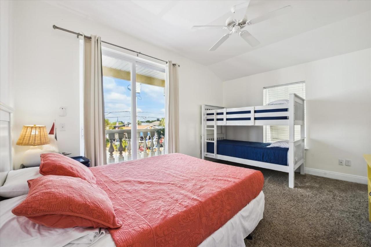 Just Beachy - 5 Bedroom 5 Bathroom Front Home! Sleeps 20